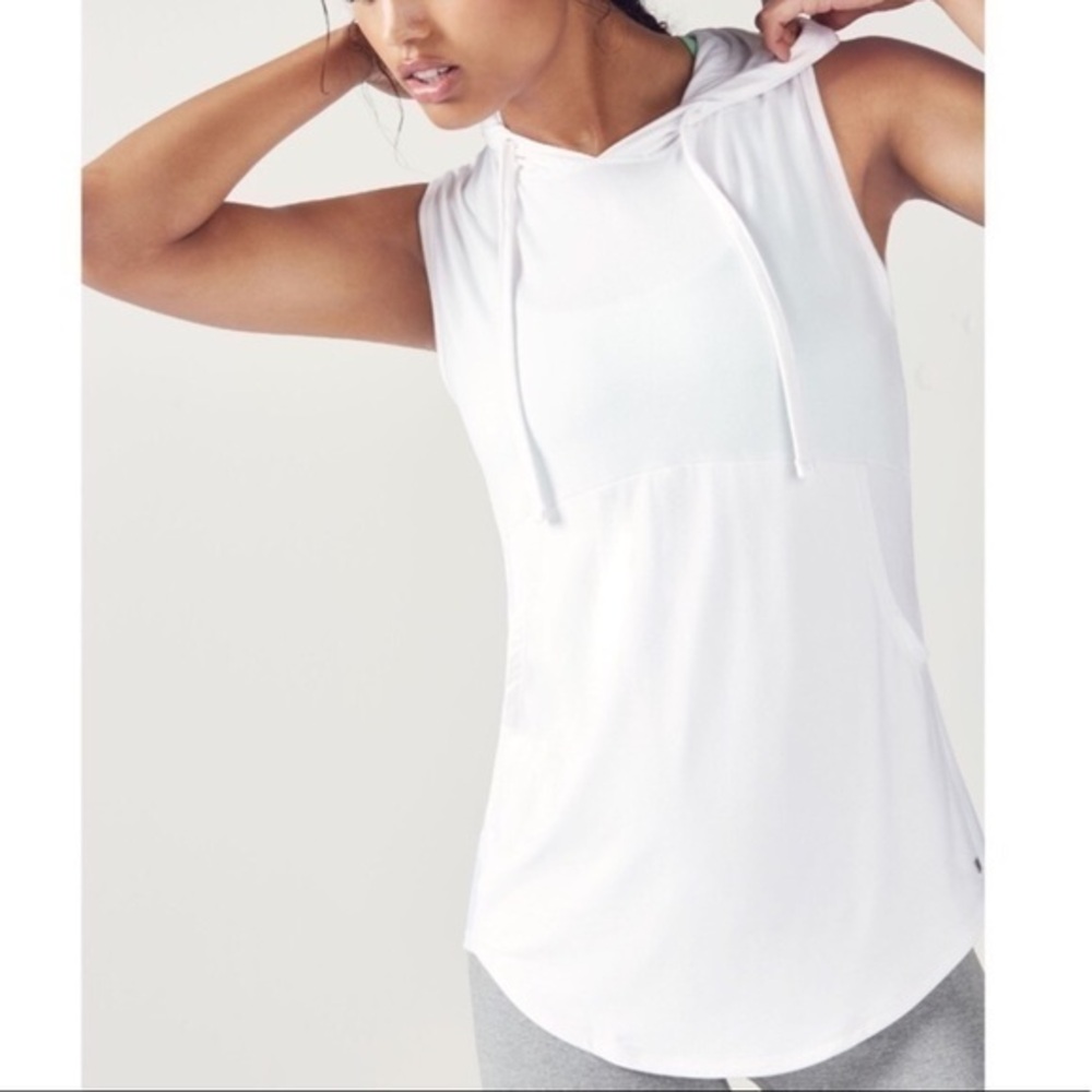 FABLETICS Size S Rina White Hooded Pullover. EUC.